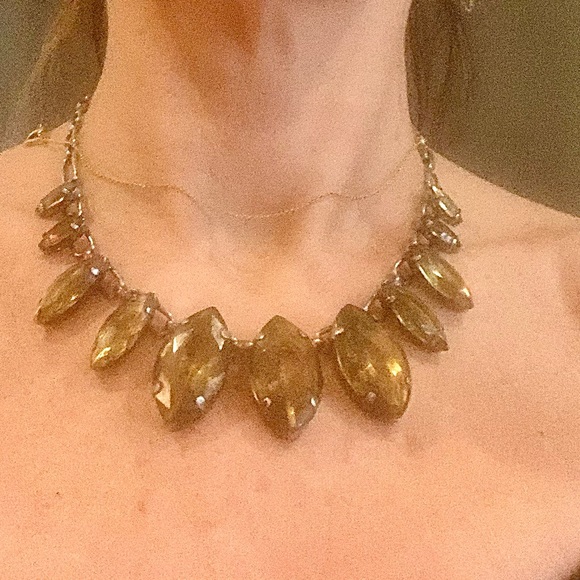 Crystal stone necklace Approx 16 in with adjustable chain - Picture 2 of 7